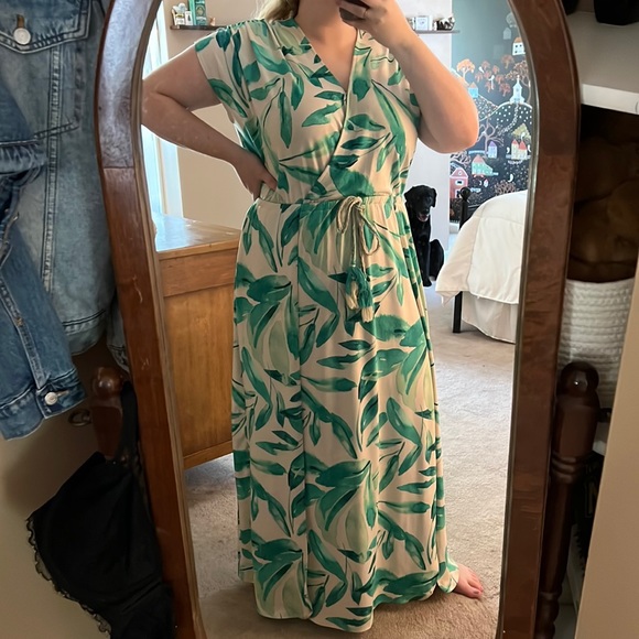 Green tropical maxi dress. WORN ONCE. - Picture 1 of 4